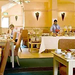 The Lansdowne 3*