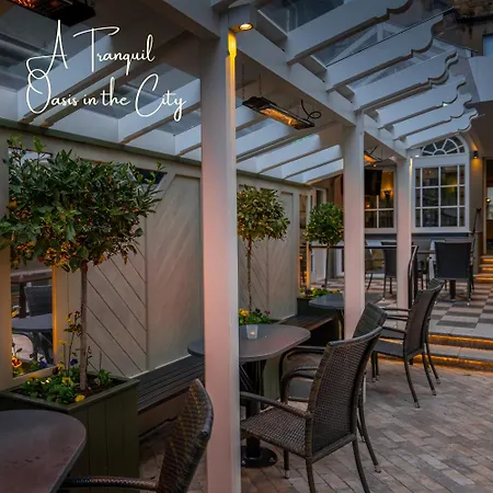 Отель The Lansdowne