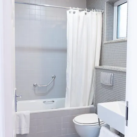 The Lansdowne Дублин