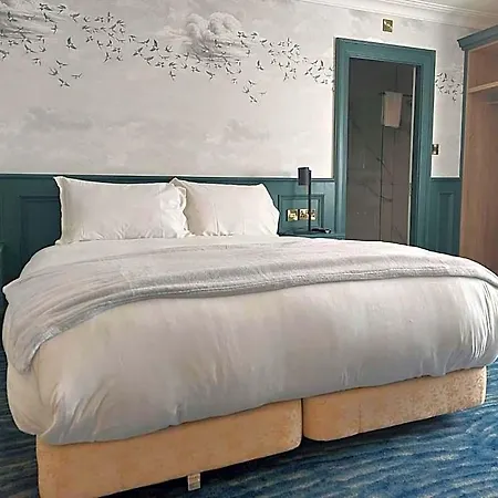 Отель The Lansdowne 3*