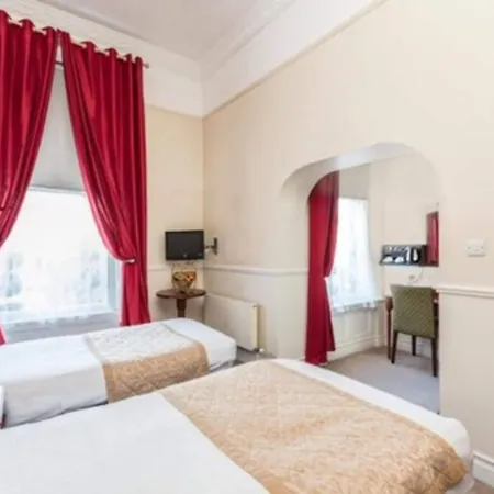 Отель The Lansdowne 3*