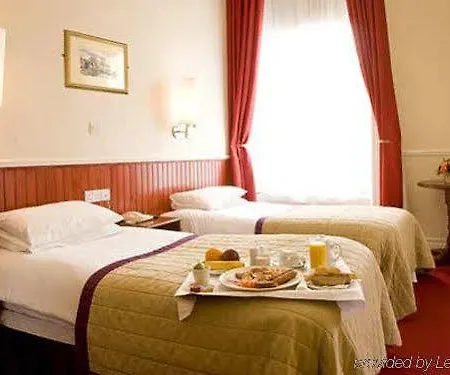 Отель The Lansdowne 3*